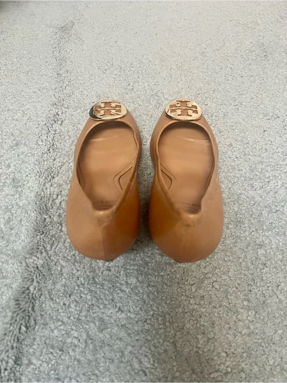 Tory Burch Sally Wedge - Tan Pebbled Leather Gold Logo Medallion- 8M
